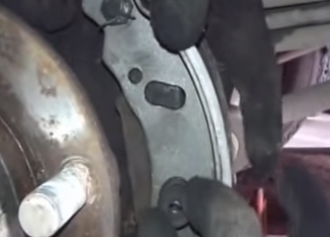 Как заменить задние колодки ГАЗ-2705